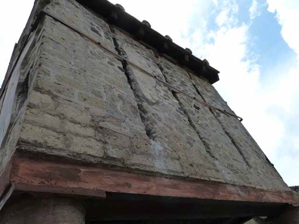 Ins. V. Herculaneum. May 2010. Upper floor of portico on north-west corner of junction with Decumanus Maximus.